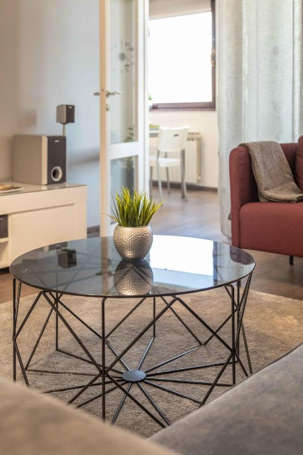Modern Apartment Near Faculty Of El Engineering Zagabria Esterno foto